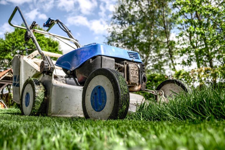 4 Simple Fixes for When Your Lawn Mower Bogs Down